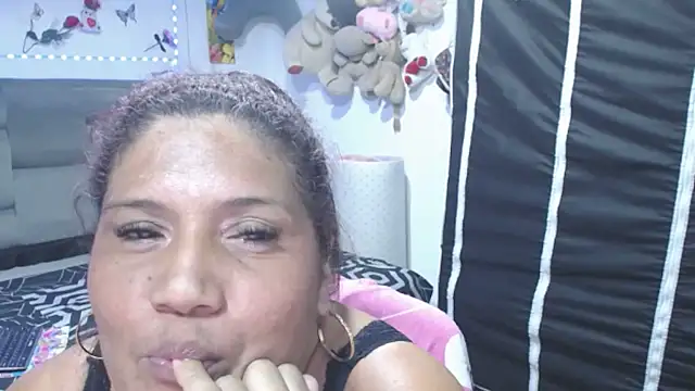 Sharloth_milf Chat XXX in diretta