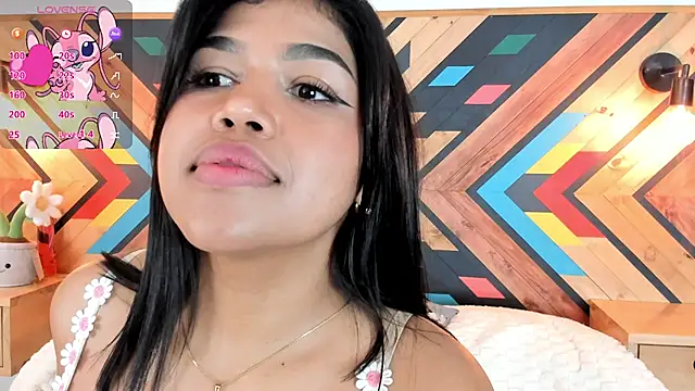 Chat +18 de NaiirobiSwan ao vivo