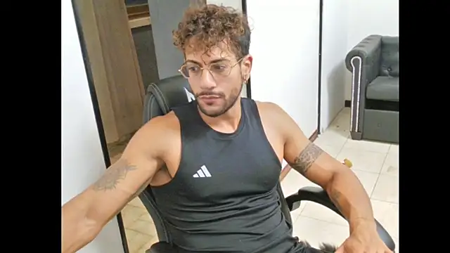 ItalianShadow Chat XXX live