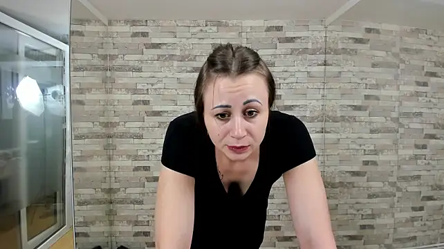 Aryanette - play pussy and twerk