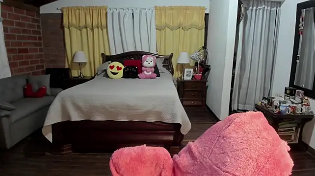 Charlotte-Willson - SEXY STRIPTEASE