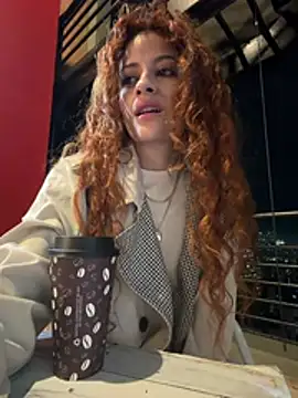 Alana15 - SNEAKY FINGERIN IN PUBLIC