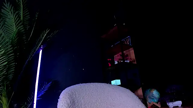 Czat XXX na żywo – yves_saint_lyra