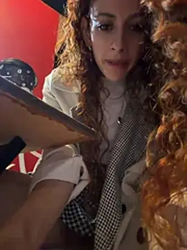 Alana15 - CREAMY SQUIRT IN PUBLIC TICKETSHOW