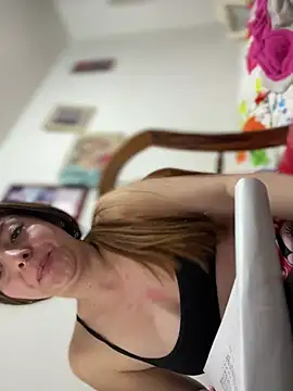 Chat XXX en directo de Cloew_Marz