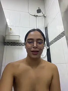 دردشة HappyKittyXXX الجنسية المباشرة