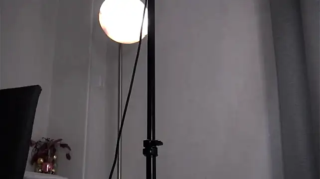 AmberlyDiamond - 💖suck finger with saliva💖   