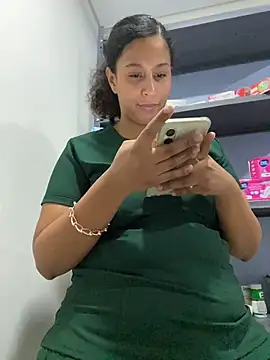 Chloefixxx - show us that pussy