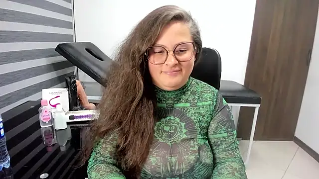 SaraThonson_'s Live XXX Chat