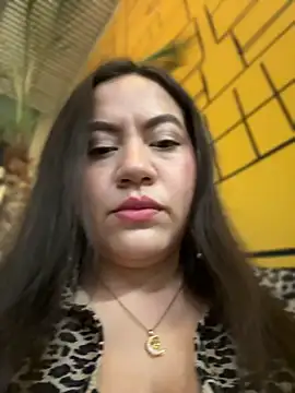 Bella_Pascualina - Take off my bra and show tits in public