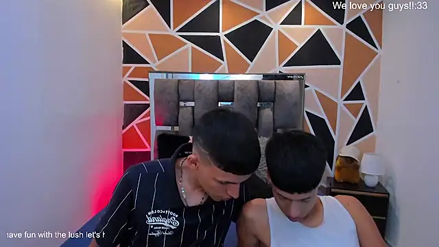 Juan_Nd_Steven's Live XXX Chat
