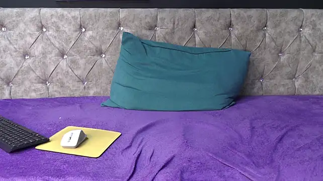 XXX chat uživo modela EnzoKnox