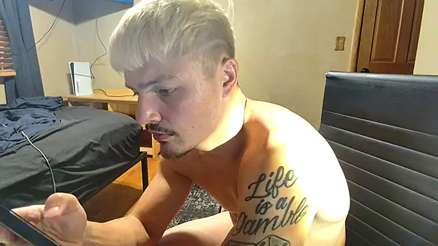 derekmontana2's Live XXX Chat