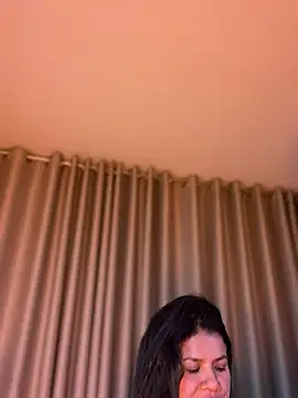 Aliinak Adlı Modelin Canlı XXX Sohbeti