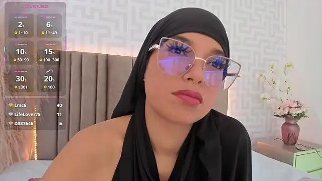 Chat +18 de naishaa_ ao vivo