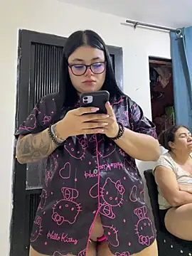 Alissonfernandez_ - Nana spanks her ass shh