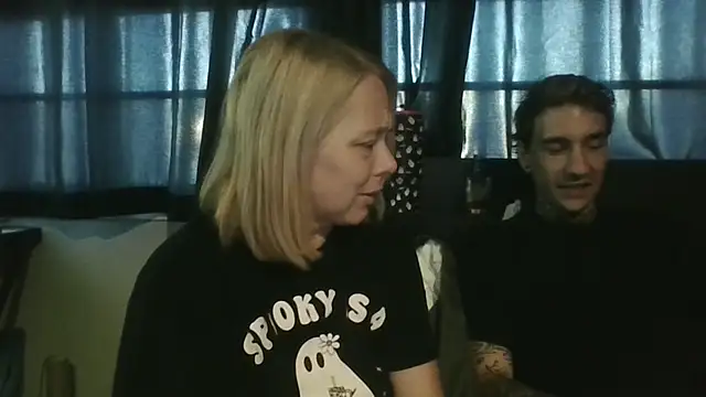 2-BLUNT-CUNTS' Live XXX Chat