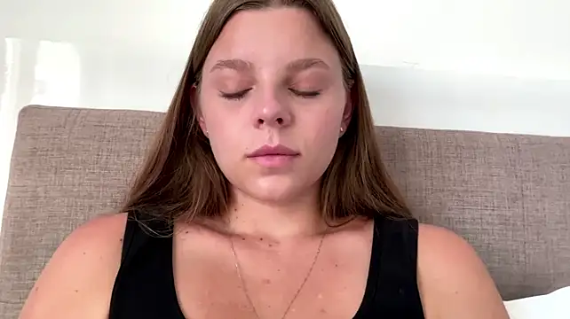 AmieLendor - Video fucking my pussy with dildo in PM