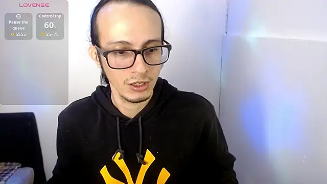 צ'אט XXX בשידור חי של cholitohermoso
