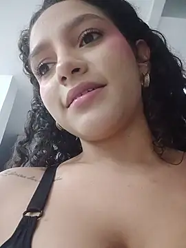 Anahi22 - wet your shirt and pinch your nipples🍒