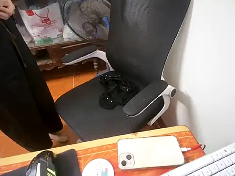 ---Lusi03--- - Help me reach orgasm.