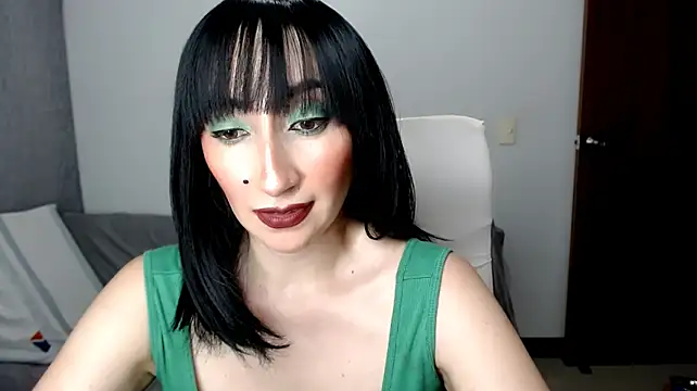 Laura-pervert Chat XXX live