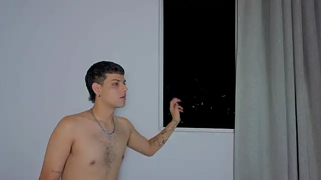 WhatsUpMike – Naživo XXX chat