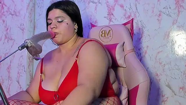 Iza_Nanette - Kiss and lick the dildo!