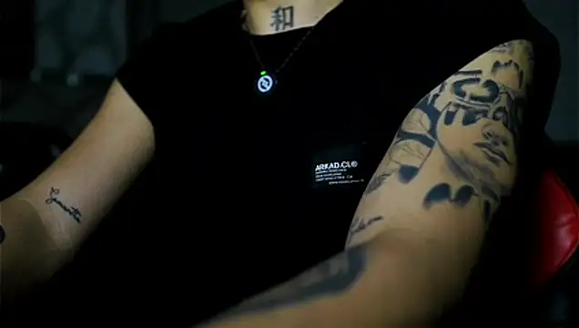 AlphaMasterXxx's Live XXX Chat
