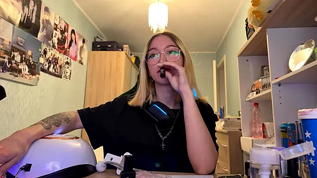 SoniaKotts - Stick your tongue out