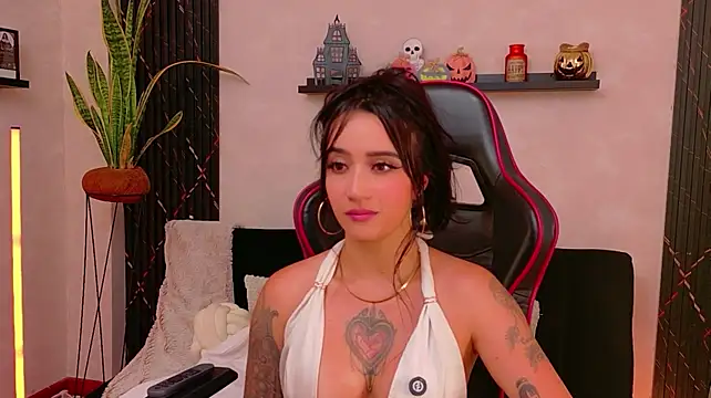 EmmyEvans1's Live XXX Chat