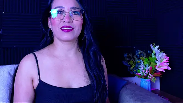 Megan_Diamond05 - Keep an eye on my Domi for 5 minutes.