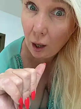 EmmaInLove23's Live XXX Chat