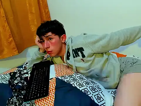 Justcazz1's Live XXX Chat