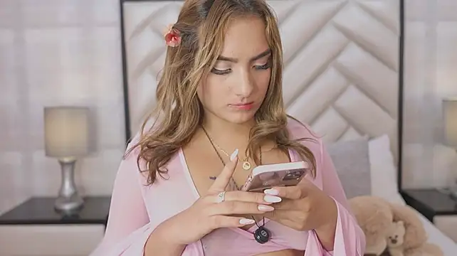KikiiLove - FUCK PUSSY