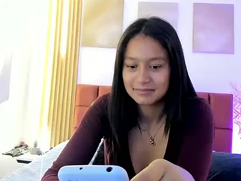 CataleiaLatin's Live XXX Chat