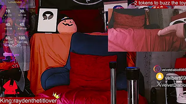 VelvetDiablo - Free titties !