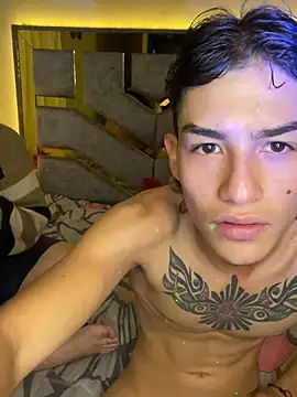 AndrewV07's Live XXX Chat