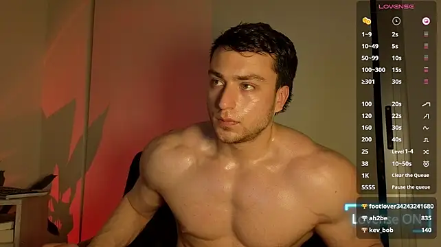 Benicio07 Adlı Modelin Canlı XXX Sohbeti