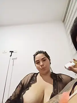 צ'אט XXX בשידור חי של charryluna_25
