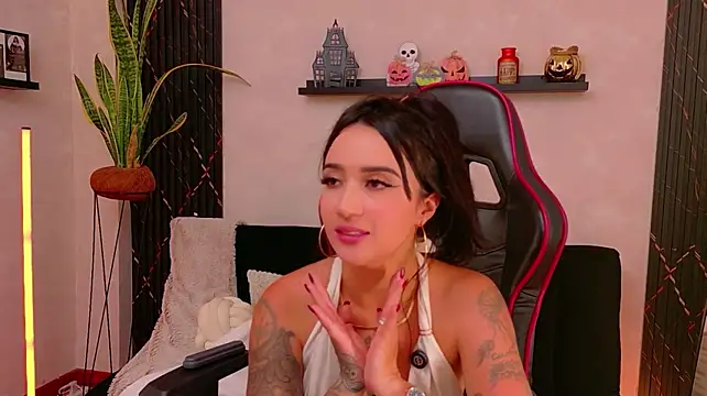 EmmyEvans1's Live XXX Chat