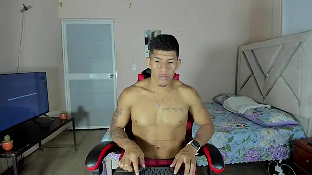 Toptony22 Adlı Modelin Canlı XXX Sohbeti
