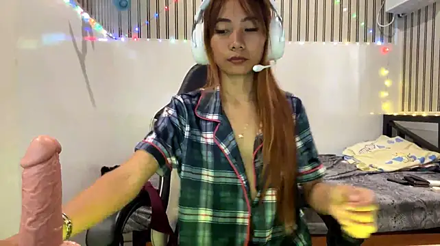 PiaSwida - Take off shirt