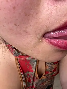 Tavie1744 - show boobs (no nipples 2min