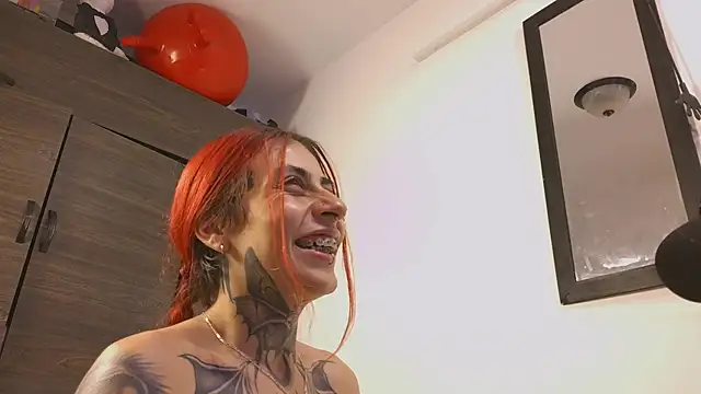selene_red_ live XXX chat