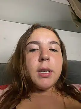 BrunaMendees' Live XXX Chat