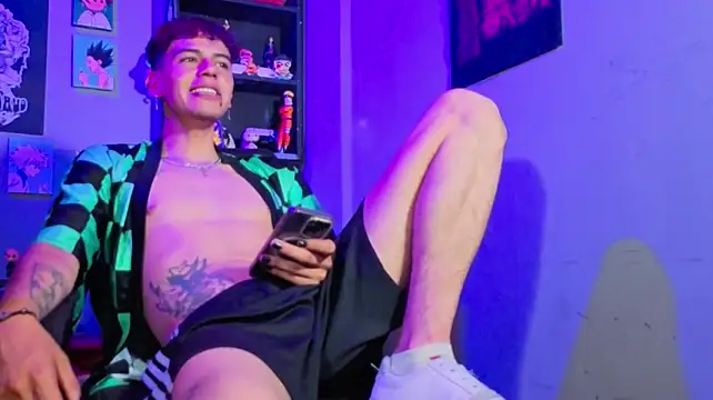 MikeyKuro's Live XXX Chat