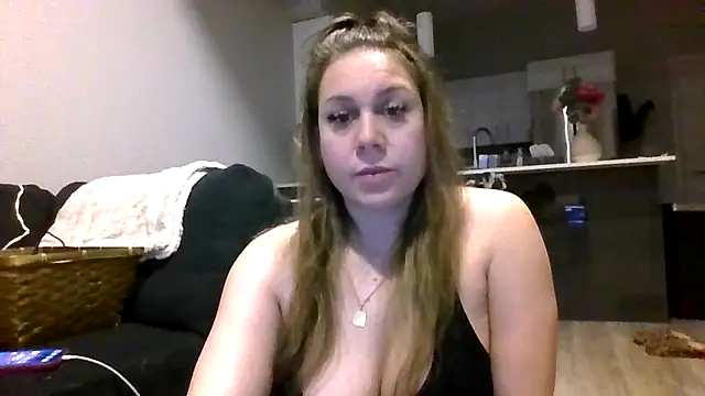 XXX chat uživo modela thedevinemama
