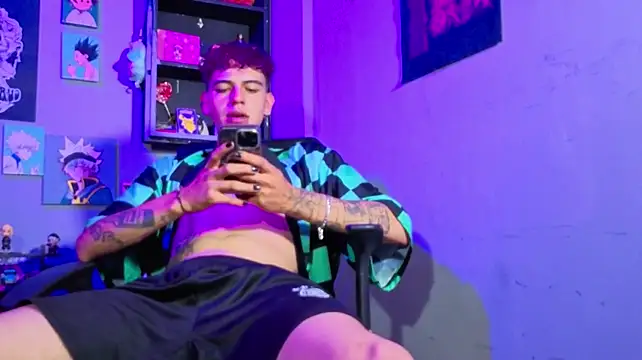 XXX chat uživo modela MikeyKuro
