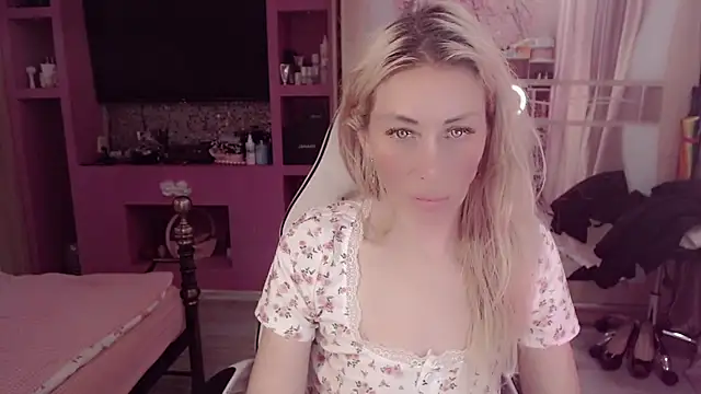 AnnieGOld_ Adlı Modelin Canlı XXX Sohbeti